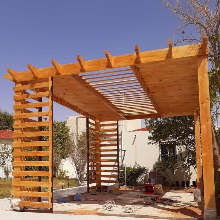 مظلات خشبية